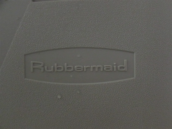 RUBBERMAID STORAGE SHED