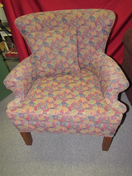 UPHOLSTERED BUTTON BACK ARM CHAIR WITH LOWER WOODEN FRAME & LEGS