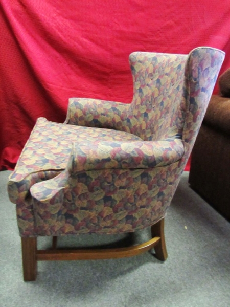 UPHOLSTERED BUTTON BACK ARM CHAIR WITH LOWER WOODEN FRAME & LEGS