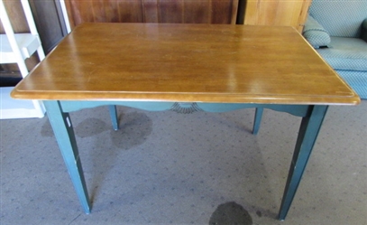 SMALL DINING ROOM TABLE
