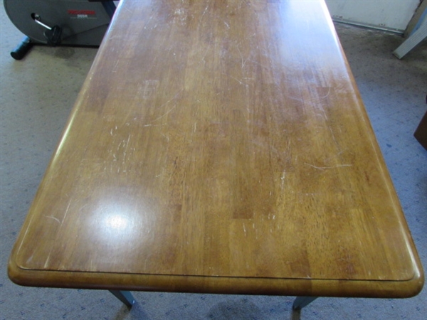 SMALL DINING ROOM TABLE