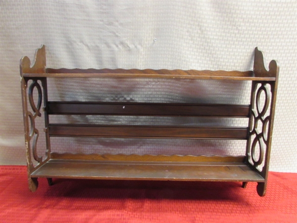 LARGE WOODEN SHELF AND COUNTRY STYLE MAGAZINE
