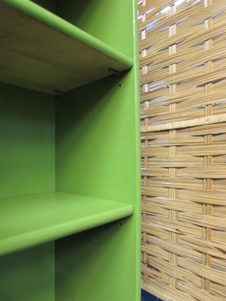 MATCHING GREEN BOOKSHELF TO GO WITH LOT 137
