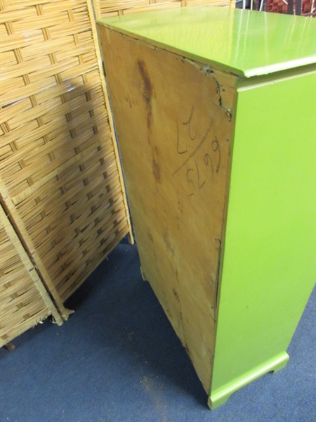 MATCHING GREEN BOOKSHELF TO GO WITH LOT 137