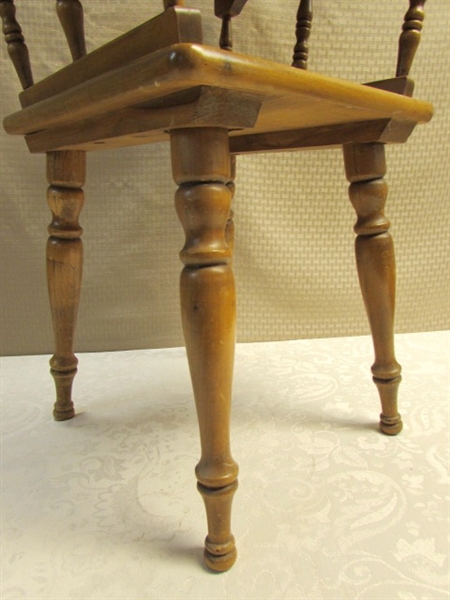 PETITE END TABLE