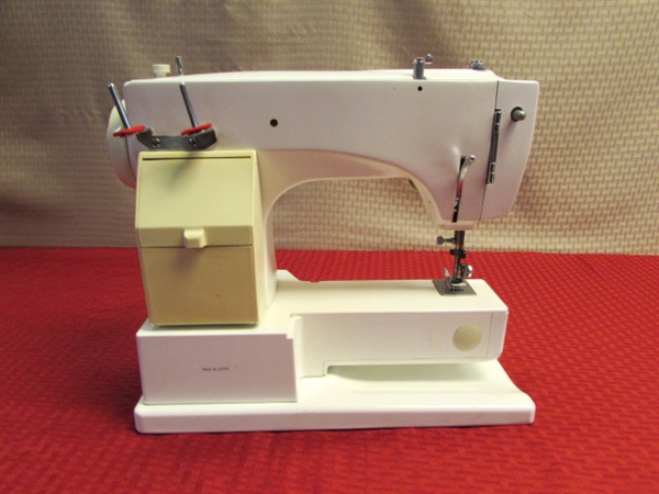 GREAT BEGINNER OR CRAFTERS SEWING MACHINE w/BUILT IN ZIG ZAG