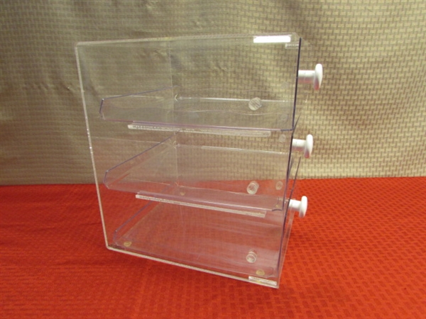 2 DISPLAY CASES - CLEAR AND MIRRORED