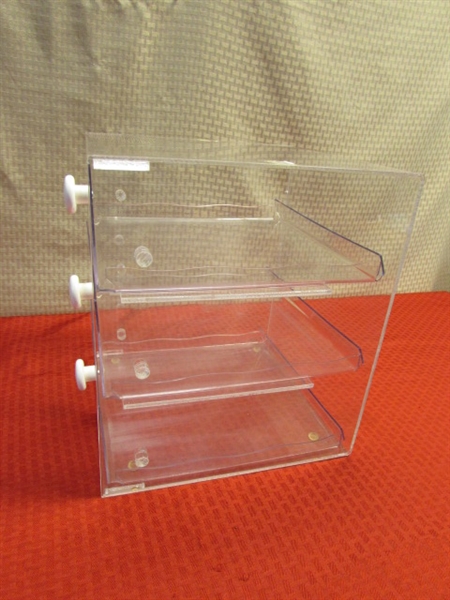 2 DISPLAY CASES - CLEAR AND MIRRORED