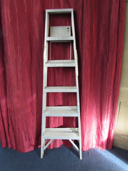 KELLY TYPE 2 COMMERCIAL ALUMINUM LADDER