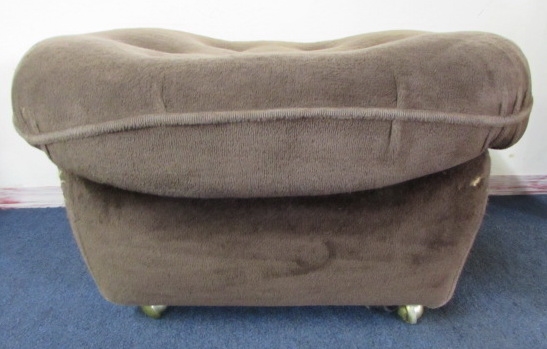 BROWN UPHOLSTERED FOOT STOOL WITH WHEELS