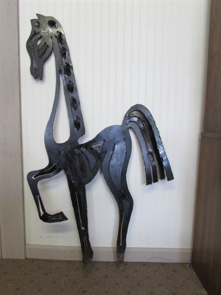 HORSE YARD ART