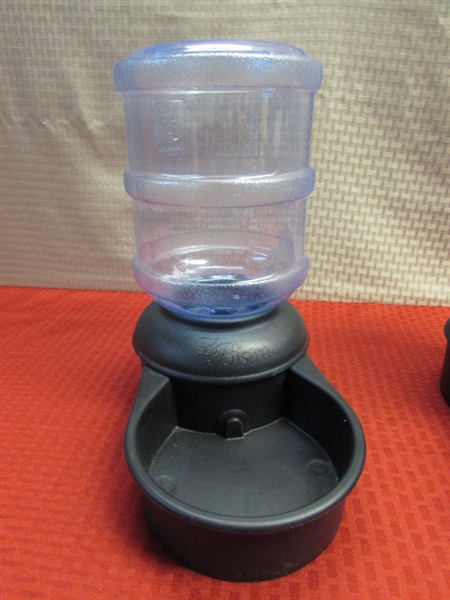 SMALL PET LE BISTRO FEEDER & WATERER