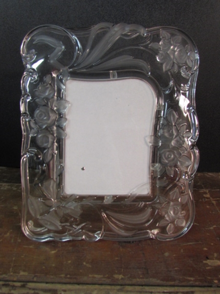 BEAUTIFUL PRESSED GLASS ROSE PICTURE FRAME