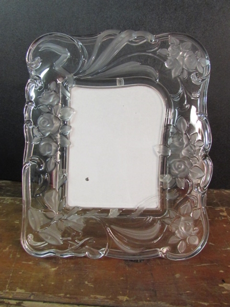 BEAUTIFUL PRESSED GLASS ROSE PICTURE FRAME