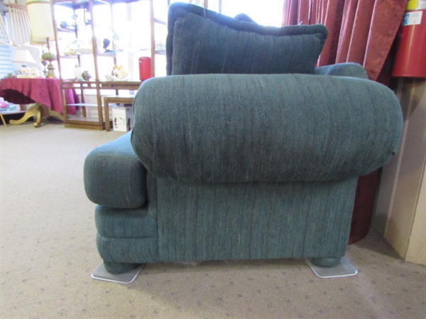 DK. GREEN CHENILLE COUCH