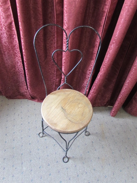 COTTAGE CHIC METAL & WOOD CHAIR