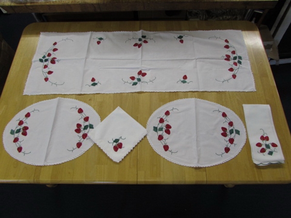 STITCHED LINENS