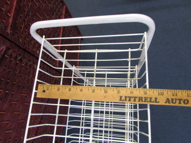 Lot Detail - SMALL WIRE RACK