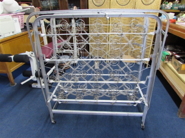 VINTAGE ROLL-AWAY UTILITY COT