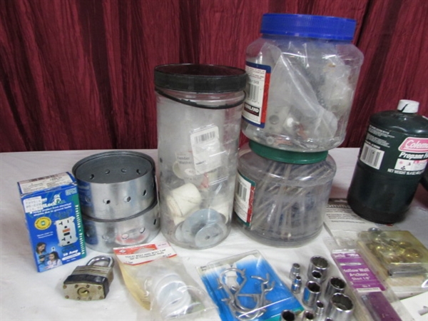 A MISCELLANEOUS LOT OF USEFUL ITEMS