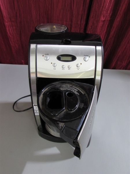 CUISINART COFFEE MAKER WITH BUILT IN GRINDER