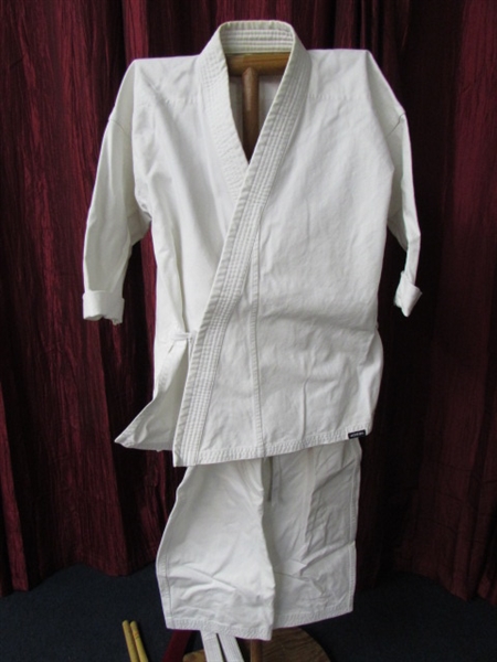 MARTIAL ARTS KARATE GI WITH BELTS