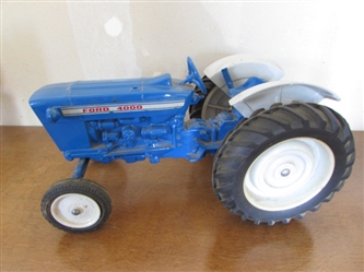METAL FORD TRACTOR TOY