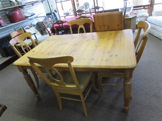 RUSTIC PINE DINING TABLE W/4 CHAIRS