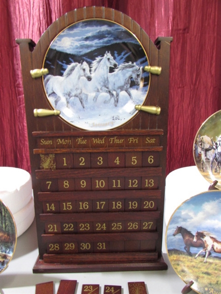 DANBURY MINT HORSES FOR ALL SEASONS PERPETUAL CALENDAR WITH 12 COLLECTIBLE HORSE PLATES