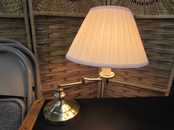 ROLLING DESK/DESK LAMP/4 FOLDING CHAIRS