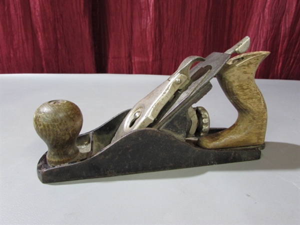 COLLECTION OF HAND WOOD PLANES