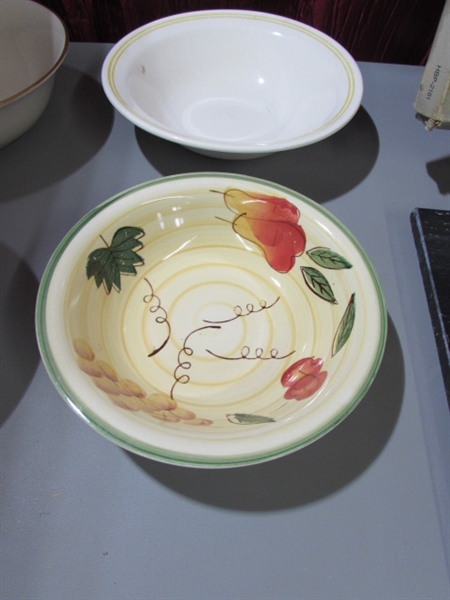 PYREX DISHES & MORE