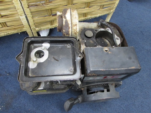 3 BRIGGS & STRATTON SMALL ENGINES FOR PARTS OR REPAIR