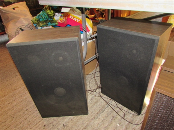 STEREO EQUIPMENT WITH SPEAKERS