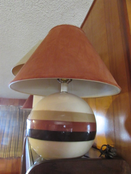 4 VINTAGE RETRO TABLE LAMPS