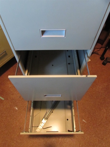 4 DRAWER METAL FILING CABINET WITH ROLLING BASE