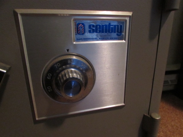 SENTRY COMBINATION SAFE ON WHEELS