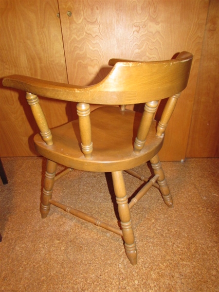 WOODEN SIDE CHAIR & VINTAGE WOODEN END TABLE