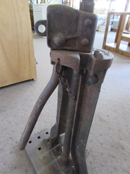 ORIGINAL RAILROAD ADLAKE INDICATOR LANTERN & SWITCH STAND FROM THE DUNSMUIR SOUTHERN PACIFIC - SHASTA/TRINITY LINES