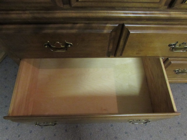 BEAUTIFUL SOLID WOOD DRESSER WITH ATTACHED MIRROR