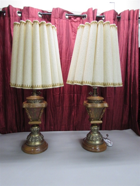 2 1960'S VINTAGE TABLE LAMPS