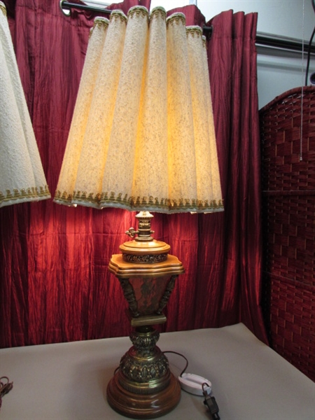 2 1960'S VINTAGE TABLE LAMPS