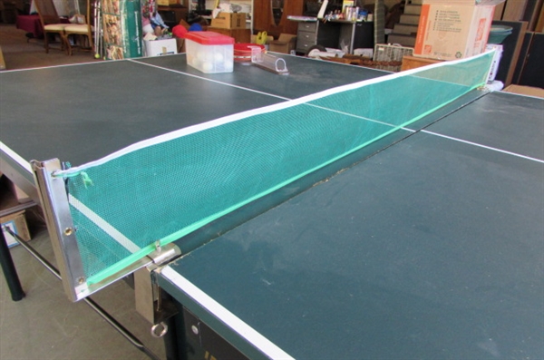 PING PONG/TABLE TENNIS TABLE WITH ACCESSORIES