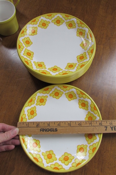 VINTAGE GOLDFINCH & GUADALUPE BY MIKASA DINNERWARE & SERVING PIECES