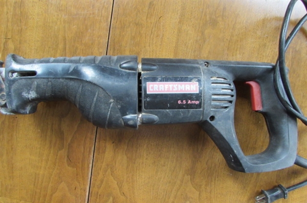 CRAFTSMAN & MAKITA RECIPROCATING SAWS & A PAIR OF CONCRETE SLIDER KNEE BOARDS