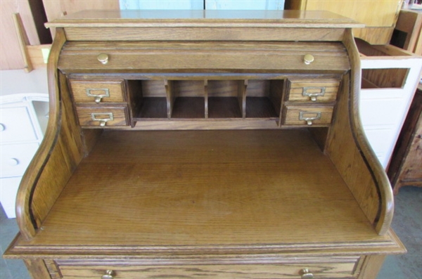 SMALL VINTAGE ROLL-TOP DESK