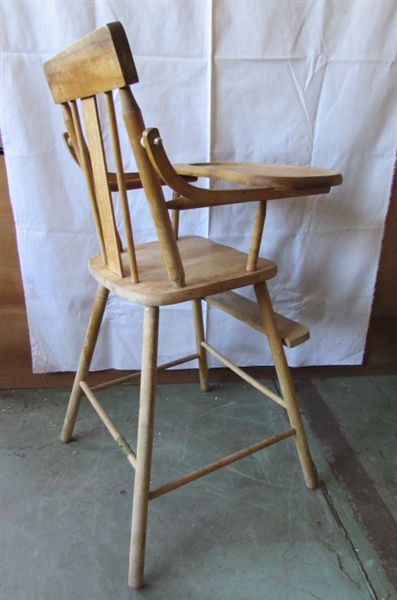 VINTAGE/ANTIQUE DOLLY HIGHCHAIR
