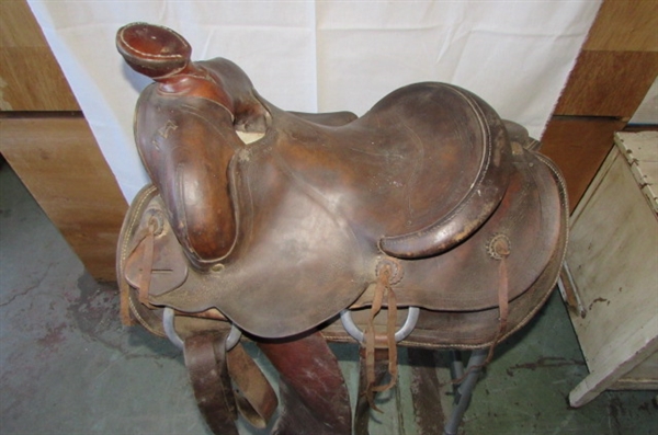 WELL USED LEATHER SADDLE *STABLE HANDS*
