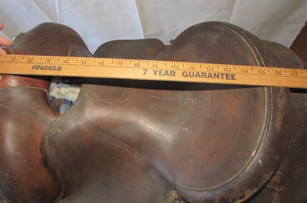 WELL USED LEATHER SADDLE *STABLE HANDS*