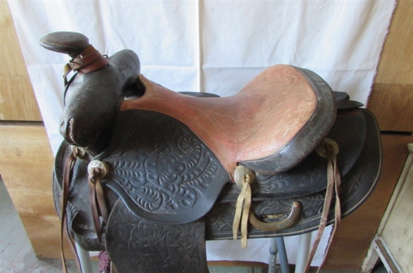 WELL USED/WORN SADDLE FOR REPAIR OR USE *STABLE HANDS*